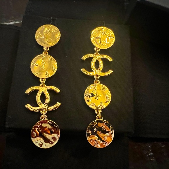 Chanel Earrings Brand New Never Worn! Comes with receipt and box 3 inch drop - Picture 6 of 9